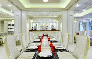 Ambassadori Hotel
