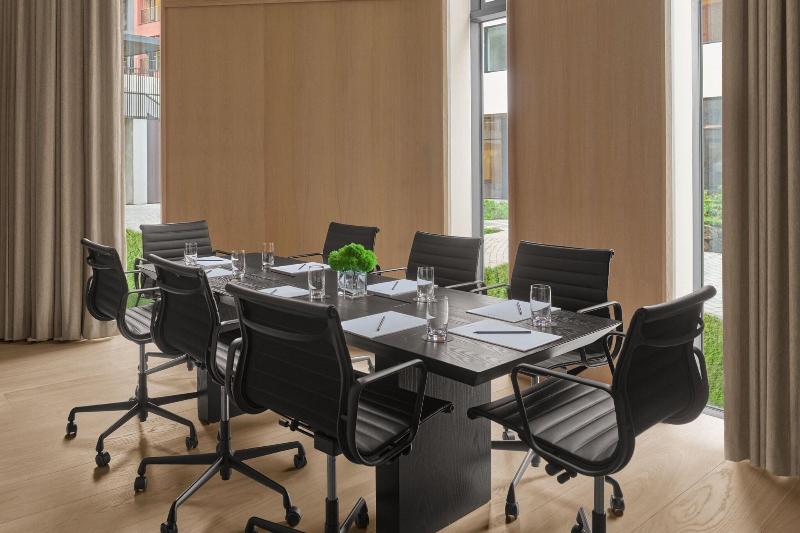 The Reykjavik EDITION-127