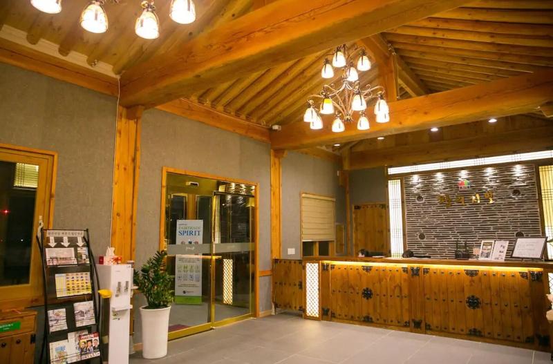 Jeonju Wangyijimil Hanok Hotel-12