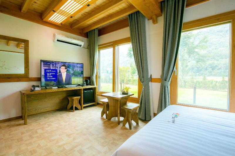 Jeonju Wangyijimil Hanok Hotel-75