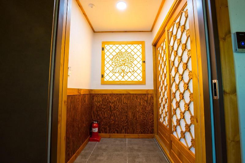 Jeonju Wangyijimil Hanok Hotel-46