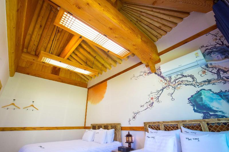 Jeonju Wangyijimil Hanok Hotel-48