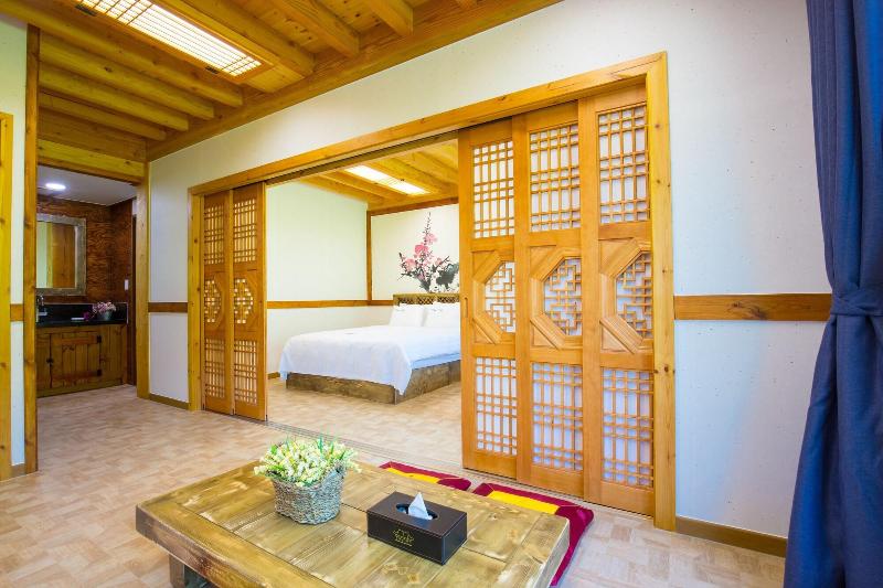 Jeonju Wangyijimil Hanok Hotel-64