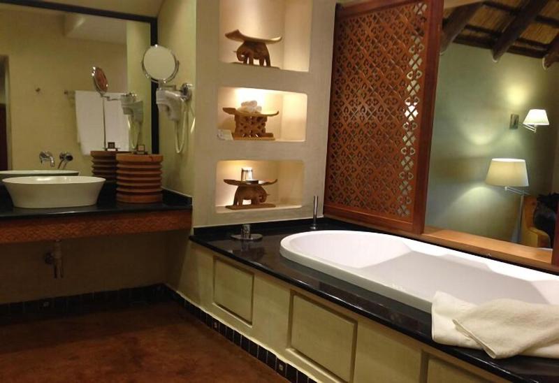 The Royal Senchi-140