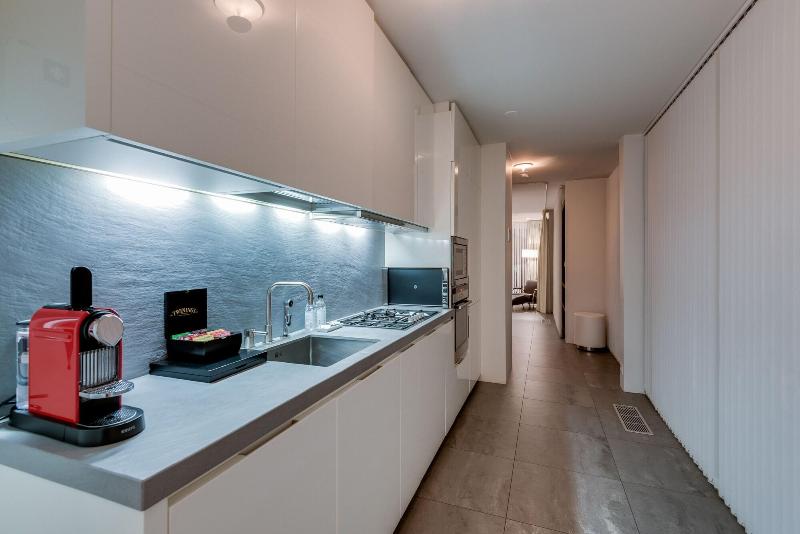 Black Pearl Reykjavik Finest Apartments-23