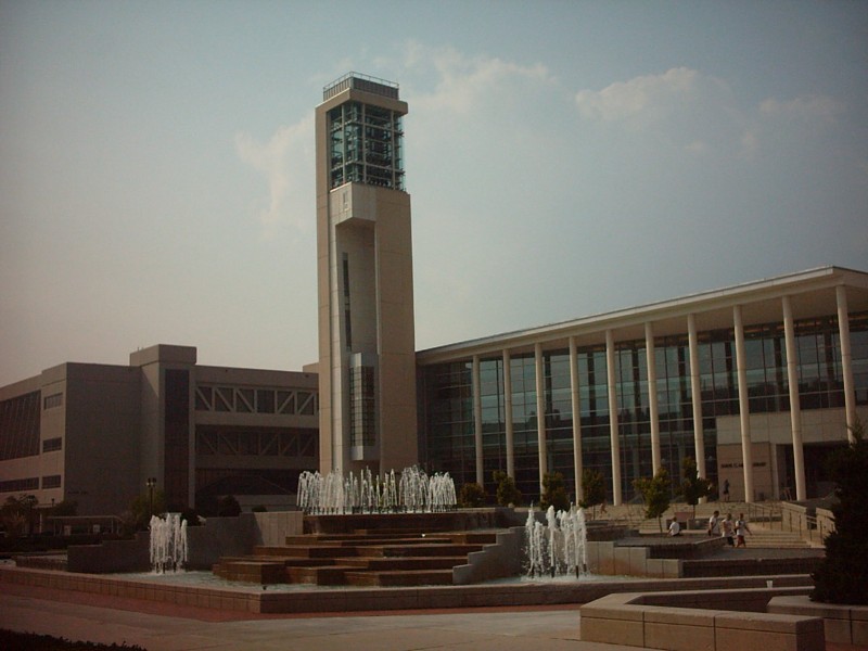 Meyer Library with fountains on the MSU campus