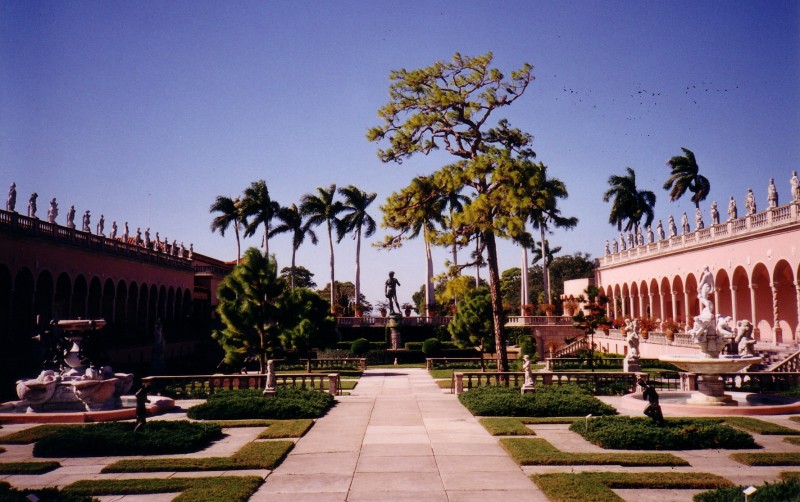 The garden of the Cà d'Zan mansion