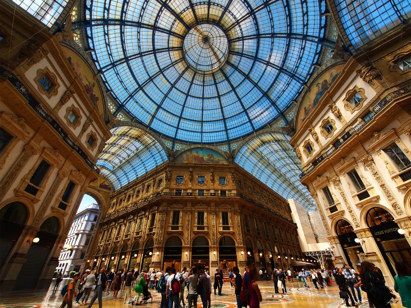 Even if you don't quite have the budget for luxury shopping, just a visit to Galleria Vittorio Emmanuele II should be ''de rigeur'''