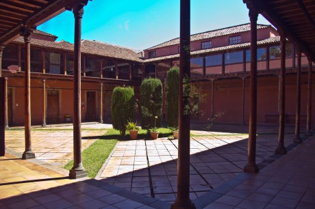 Courtyard of the former convent of San Agustín, now the arts school IES Canarias Cabrera Pinto